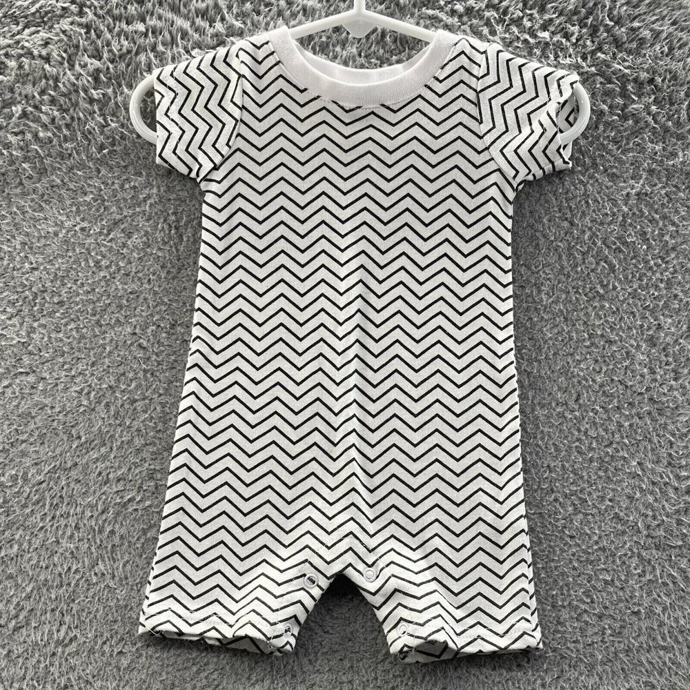 HB Romper Baby Boys Size 0-3 Months White Chevron Print Romper Size 0-3M‎